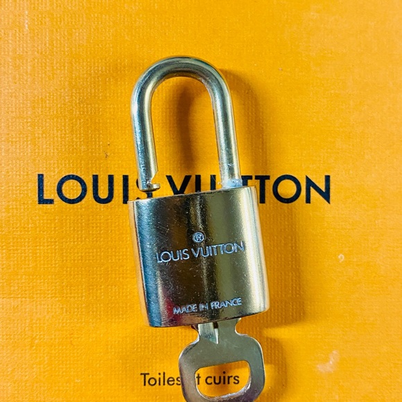 LOUIS Vuitton brass lock set with key #304 Authentic padlock NICE! - Picture 4 of 5